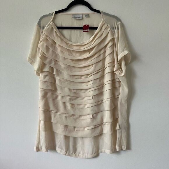 Avenue Women's Layered Pleated Sheer Short Sleeve Cream Top Size 18/20 NWT - Picture 1 of 9